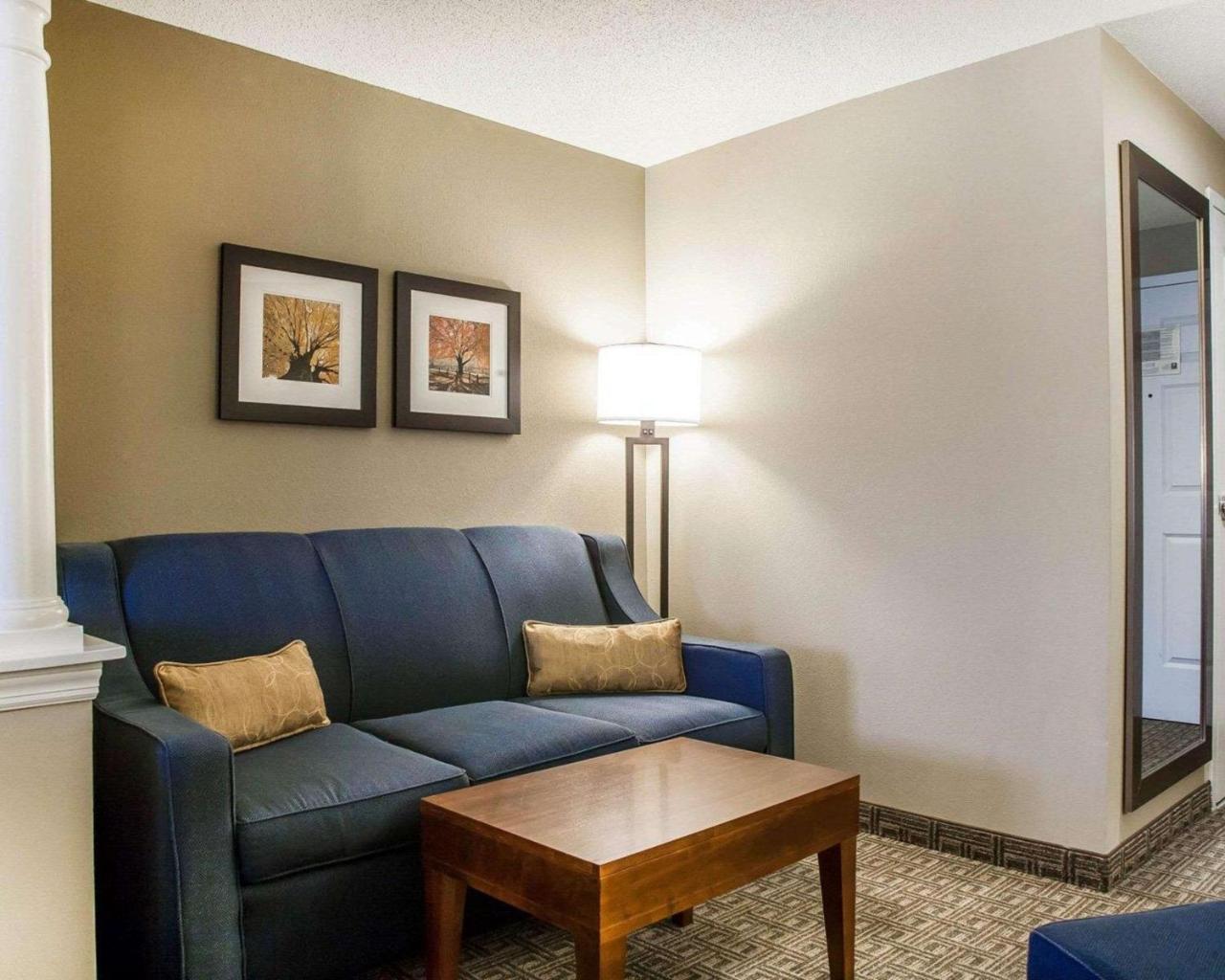 Comfort Inn&Suites Sturbridge-Brimfield Exterior foto