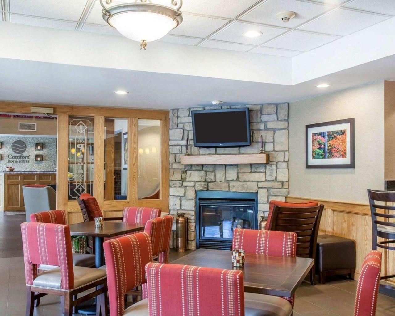 Comfort Inn&Suites Sturbridge-Brimfield Exterior foto
